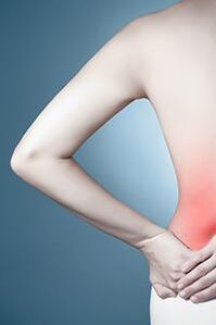 El dolor constante y doloroso en la parte baja de la espalda es la segunda etapa de la osteocondrosis.